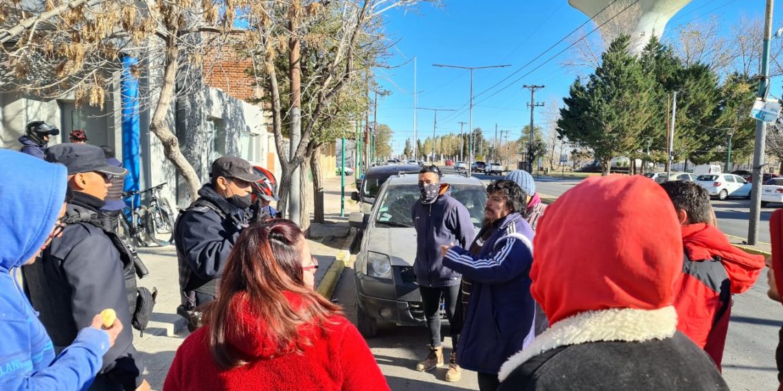 Vecinos de Altos del Sur que reclamaron por el gas hablaron con el intendente de Huincul