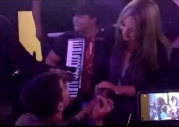 Un joven le pidió casamiento a su novia en un bar de Cutral Co