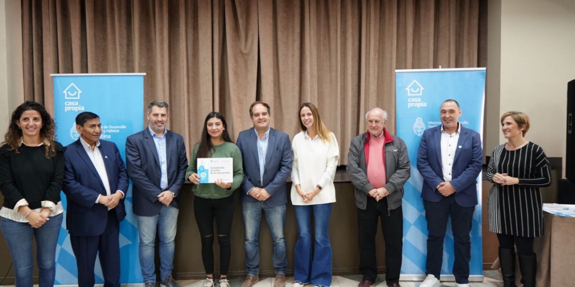 Nación entregó créditos Procrear a la provincia