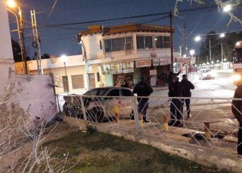 Plaza Huincul: atropellaron a un efectivo policial y está grave