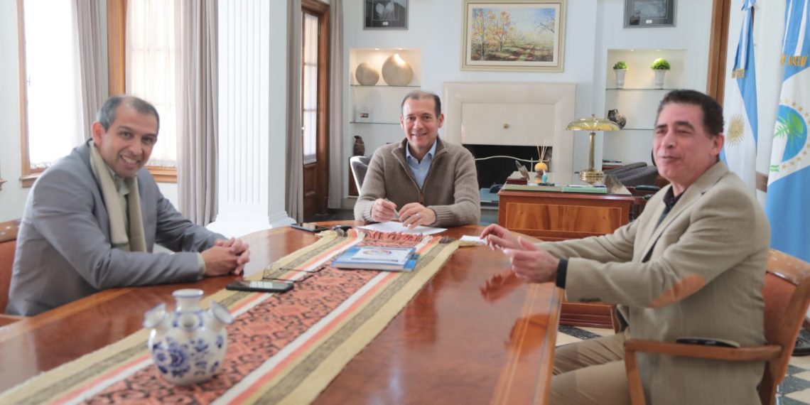 Suárez y Gutiérrez se reunieron por la remodelación del cine Ruca Lighuen de Huincul