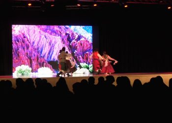 Estudiantes de secundaria disfrutaron de un show del ballet municipal de Cutral Co