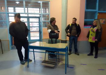 Desde el CEPI entregaron un banco adaptado a una escuela especial de Plottier