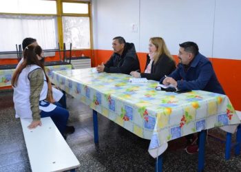 La escuela 151 del barrio Mosconi expuso sus necesidades al concejal Lecaro