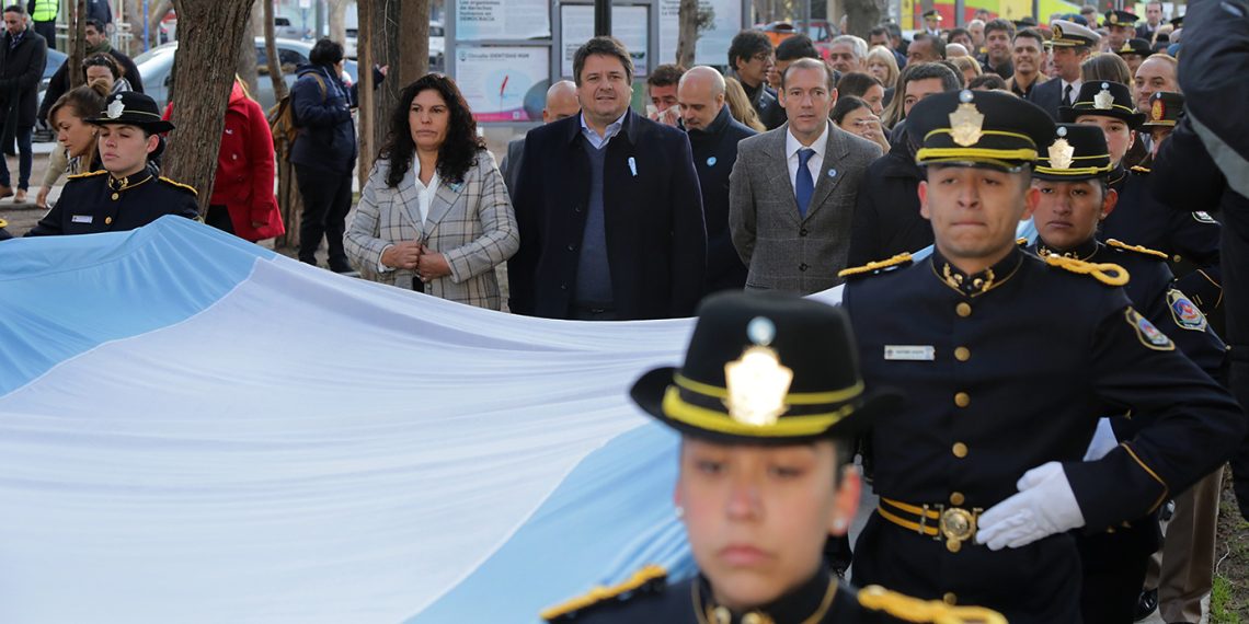 El gobernador Gutiérrez encabezó el acto del 9 de Julio en Neuquén
