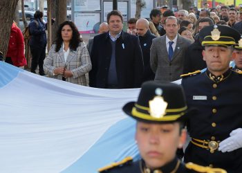 El gobernador Gutiérrez encabezó el acto del 9 de Julio en Neuquén