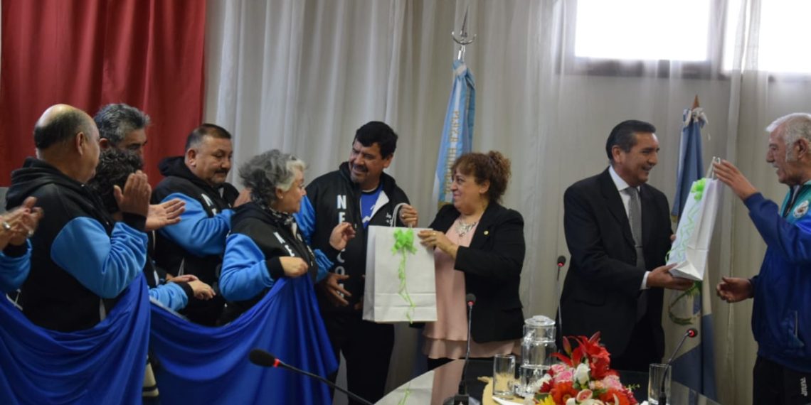 Los Gigantes de Newcom recibieron reconocimiento del Concejo Deliberante de Huincul