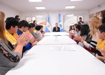 Estudiantes de la primaria N° 292 tuvieron su día en el Deliberante de Cutral Co
