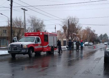 Dos vehículos chocaron en el barrio Ruca Quimey de Cutral Co