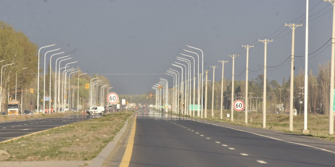 Gutiérrez prometió la autovía hasta Cutral Co en un acto de inauguración de la ruta 22 en Arroyito