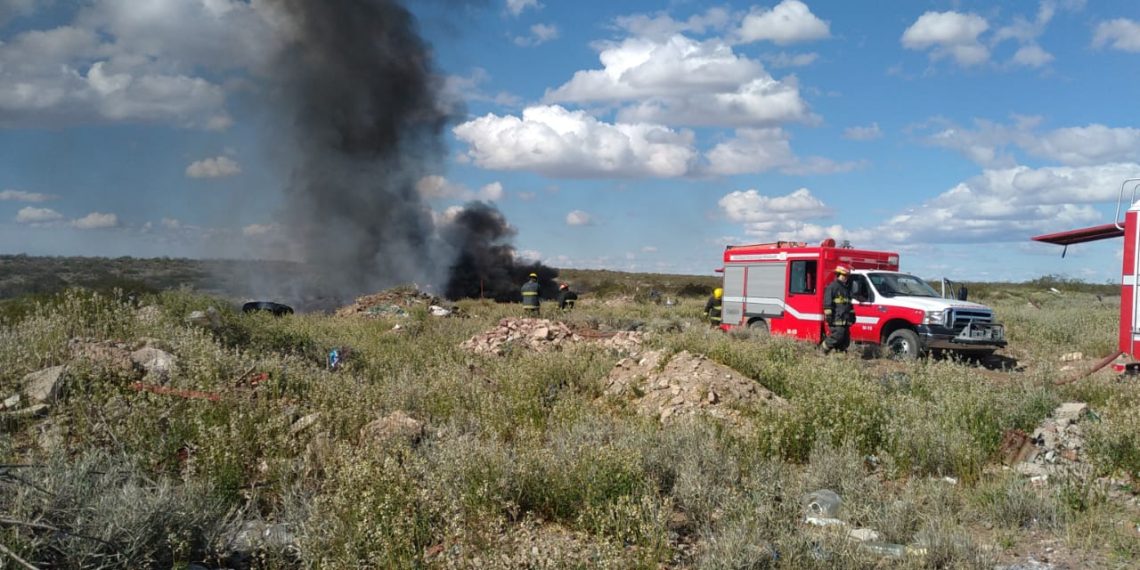 ¿Incendios intencionales? Bomberos de Cutral Co apagaron tres focos en el campo