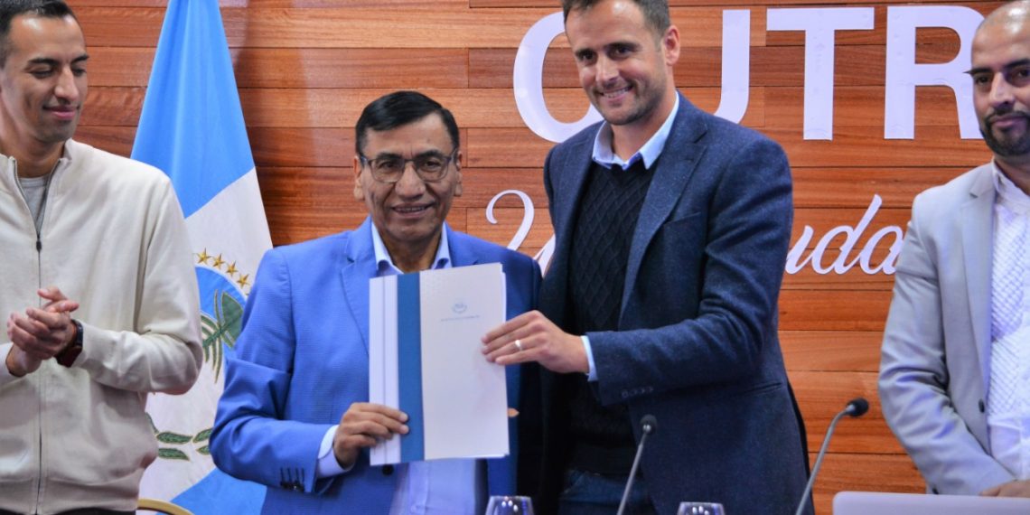 Cutral Co firmó un convenio para acceder a capacitaciones en plataformas digitales