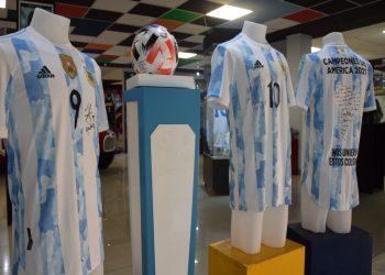 Cutral Co: robaron una camiseta de la selección argentina y tiraron el maniquí