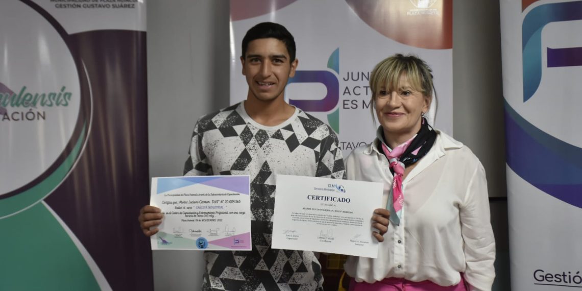 En Huincul entregaron certificados a alumnos de los cursos de soldador y cañista industrial
