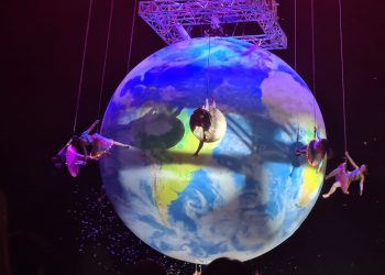 “Navidad en las Estrellas” encantó al público en Plaza Huincul