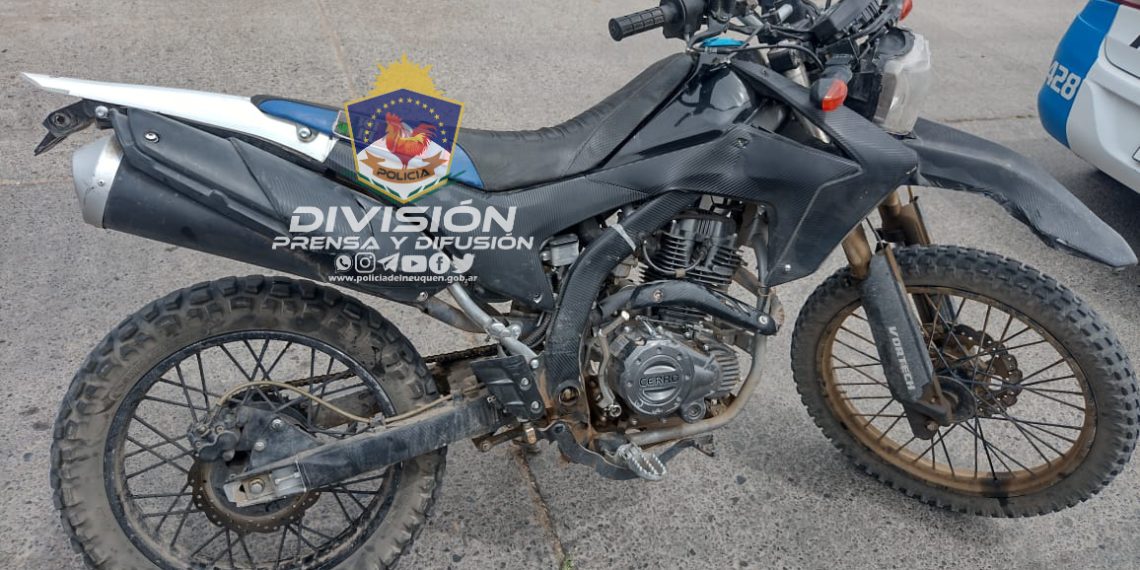 Cutral Co: iba a alta velocidad y sin casco y lo atrapó la policía