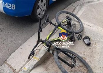 Cutral Co: vio a la policía, se bajó de la bici y salió corriendo