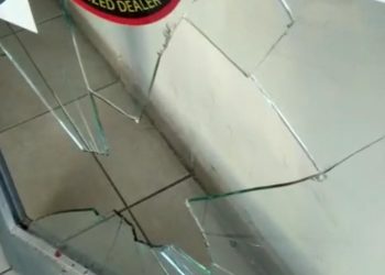 Rompieron una vidriera de una tienda después de los festejos por el triunfo de Argentina