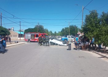 Hubo vuelco en el barrio Pampa y debieron acudir los bomberos de Cutral Co