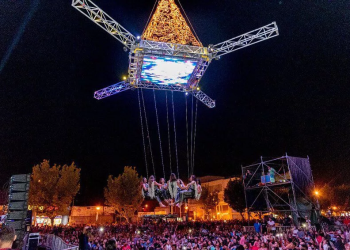Plaza Huincul en cuenta regresiva para el encendido del árbol de navidad y la danza aérea