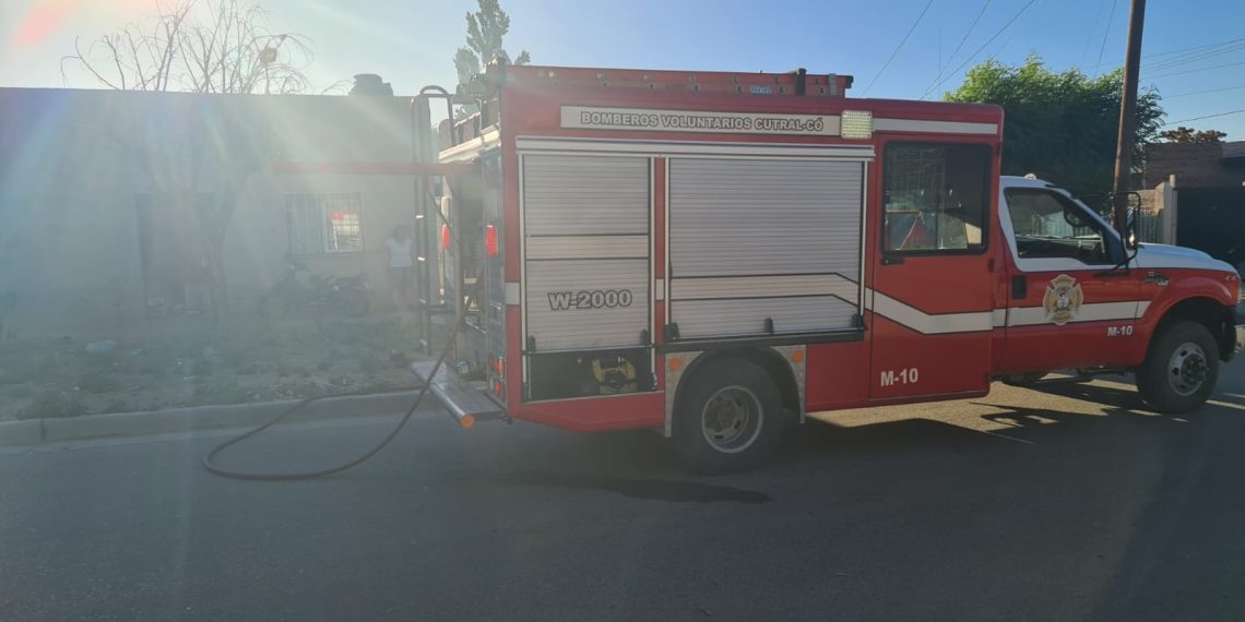 Barrio Progreso: bomberos controlaron un incendio en una vivienda