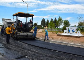 Reasfaltaron el acceso a la ruta 17 en Plaza Huincul