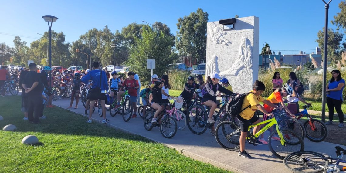 Con una bicicleteada el CEF 2 cierra las colonias de verano en Cutral Co