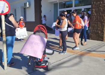 Vecinas de barrio Pueblo Nuevo reclaman agua y gas