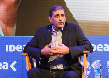 El CEO de YPF dijo que no hay posibilidades de construir una nueva refinería