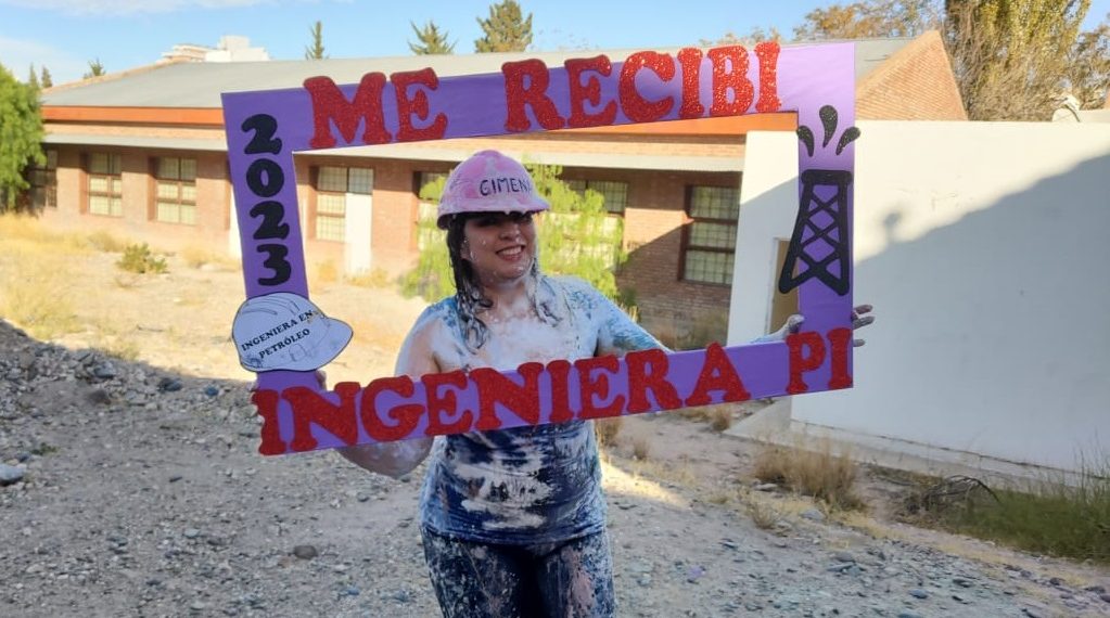 Nueva profesional: Ingeniera en Petróleo