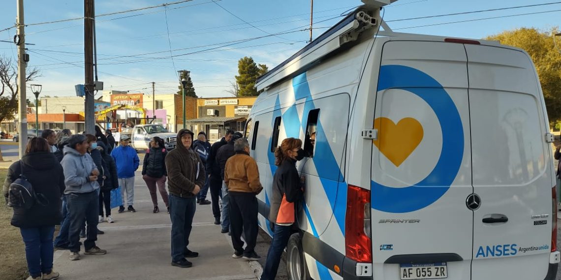 Son seis las cooperativas que construirán las 123 casas en Plaza Huincul