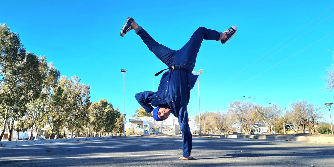 Bailarín de Break Dance de Cutral Co participará de la competencia que se hará en Brasil