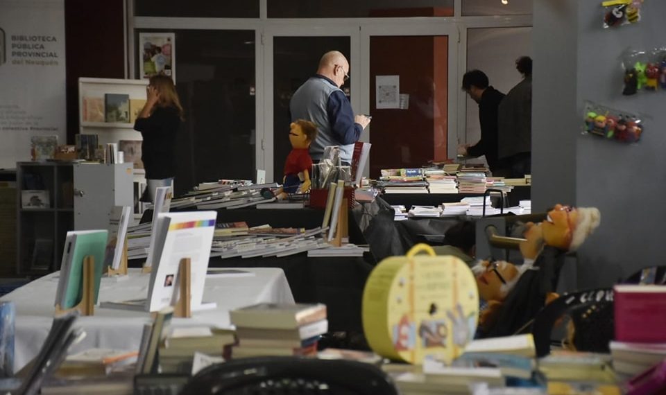 La 2° feria del libro de Plaza Huincul ya está en marcha