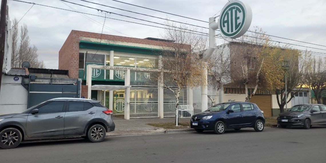 Agredieron con armas de fuego el local de ATE en Cutral Co
