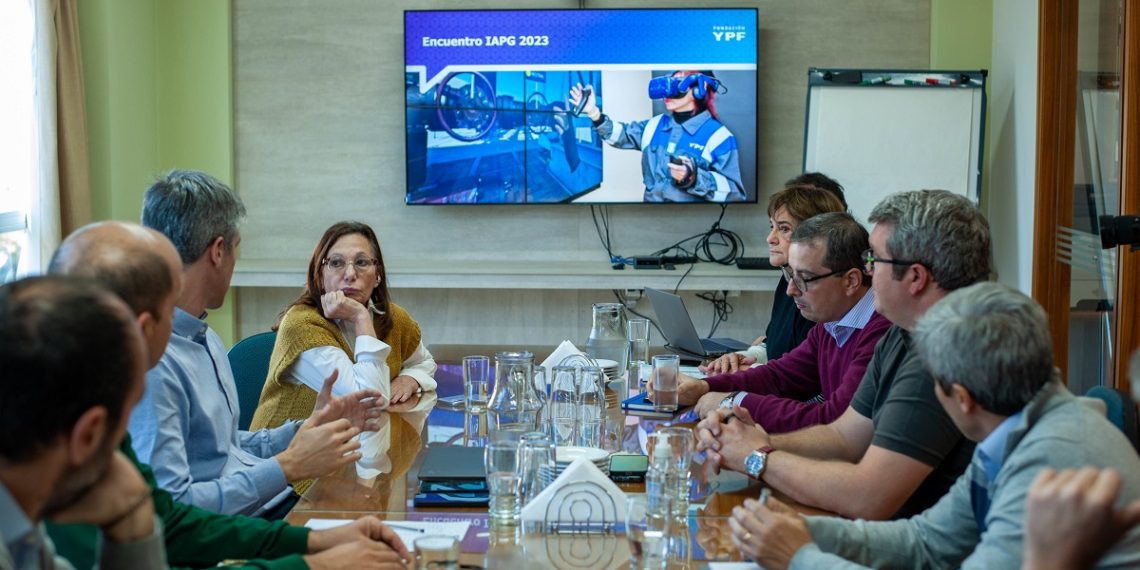 Fundación YPF presentó la primera investigación prospectiva en el Upstream para aportar al sistema educativo
