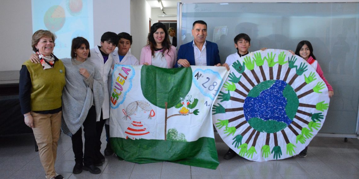 Cutral Co: escuelas trabajan en la promoción de la ecología junto a la fundación Adela