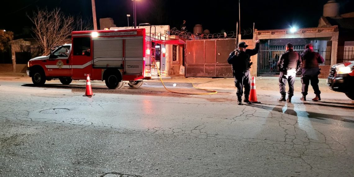 Controlaron un principio de incendio en una casa de Cutral Co