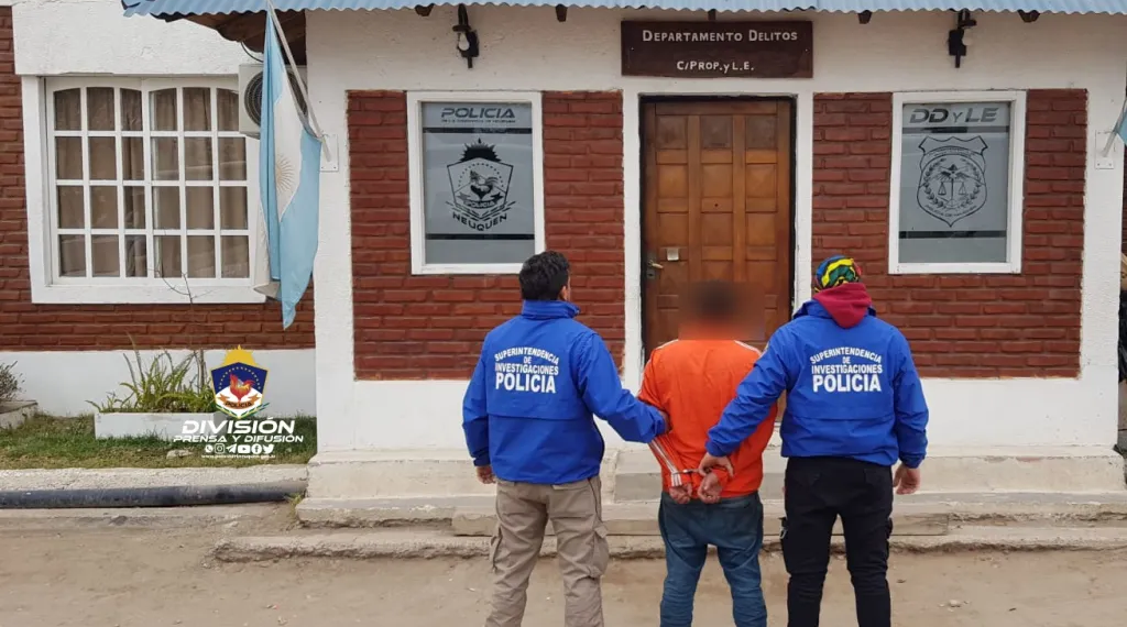 Estaba en Arroyito un hombre de Plaza Huincul con siete pedidos de captura