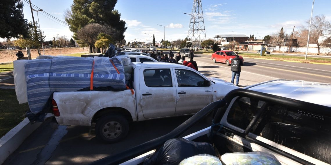 Caravana de Petroleros Privados salió desde Cutral Co para asistir a vecinos de Chos Malal