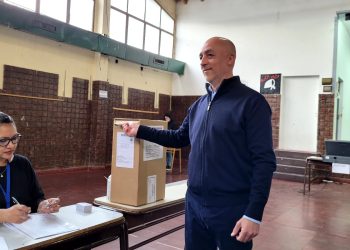 Votó Rubén García junto a su hija que lo hacía por primera vez