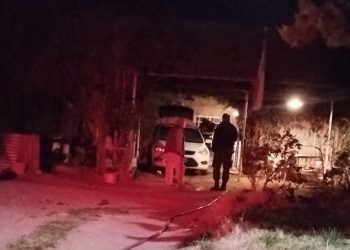 Huincul: Bomberos controló incendio de vehículo