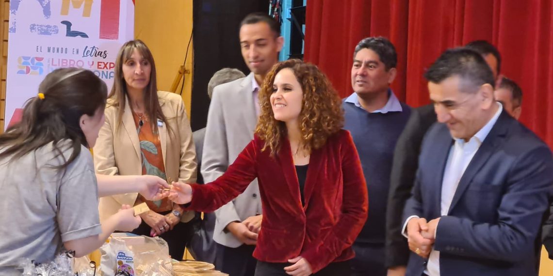 Comenzó “El Mundo de las Letras”: Feria del Libro y Expo Vocacional en Cutral Co