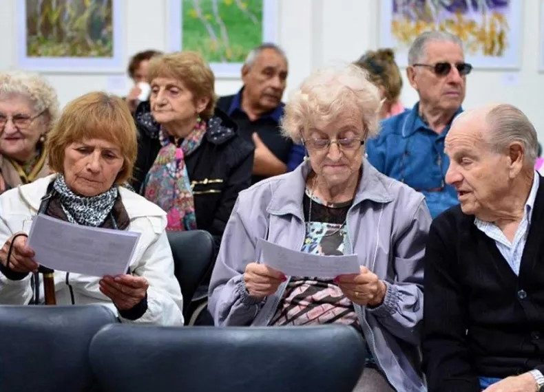 Jubilados y pensionados cobrarán un refuerzo económico por 3 meses