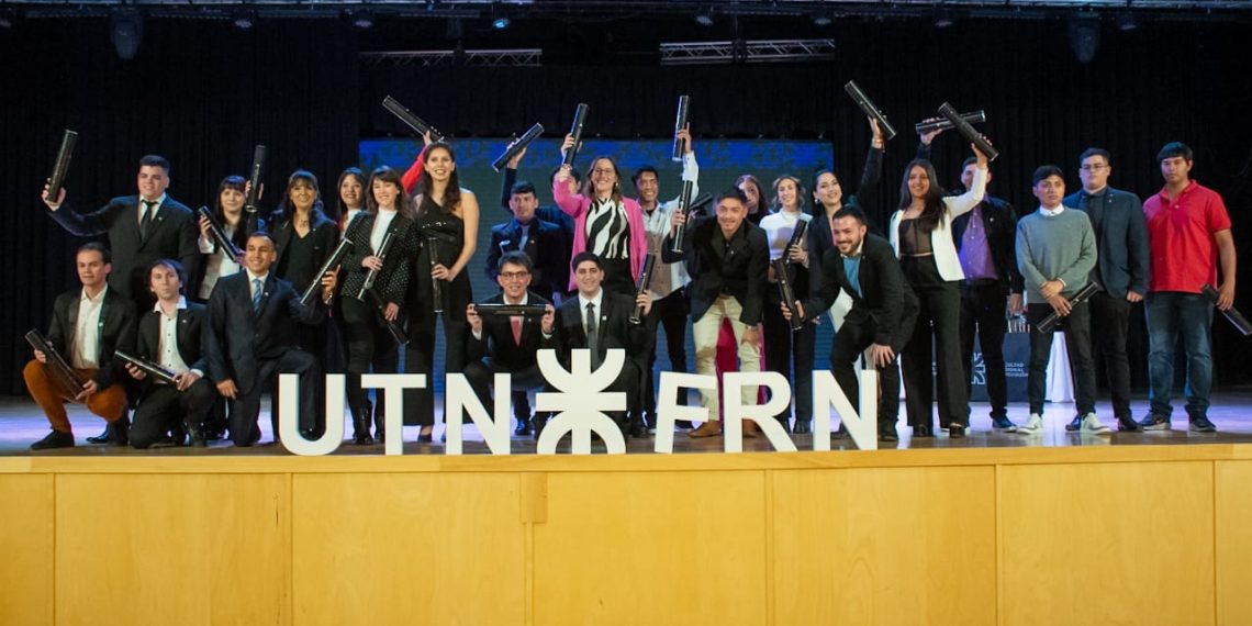 UTN: hay 35 nuevos profesionales recibieron su diploma en emotivo acto