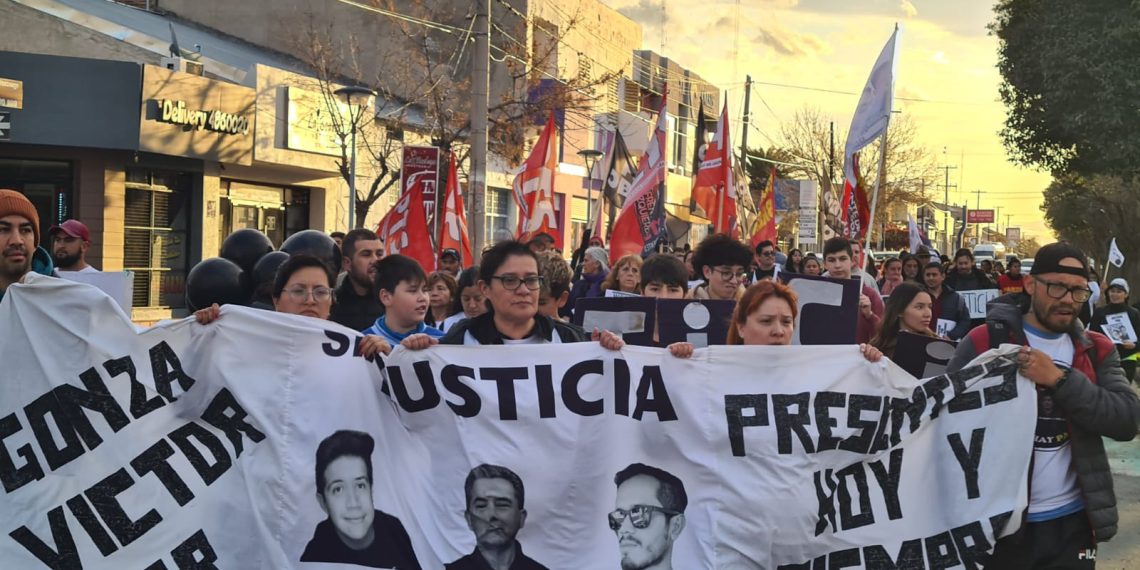 Refinería NAO: Resonó el pedido de justicia por Víctor, Fer y Gonza en Cutral Co