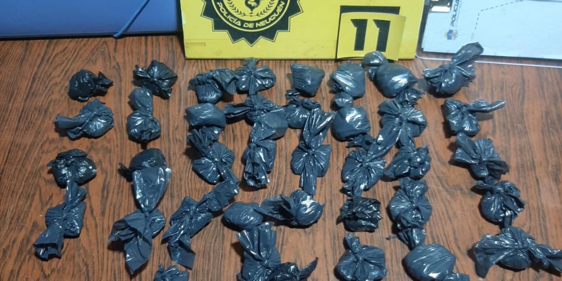 Operativo Antinarcóticos: Hubo 3 detenidos y confiscación de drogas en Plaza Huincul