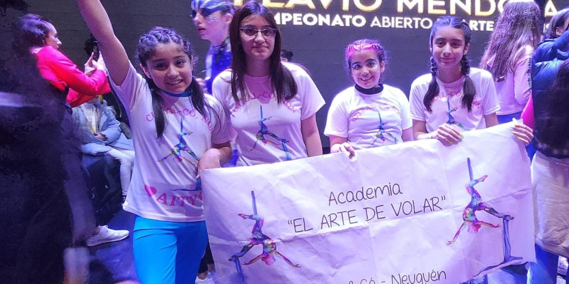 Bailarinas de Plaza Huincul y Cutral Co compitieron en arte circense de Flavio Mendoza