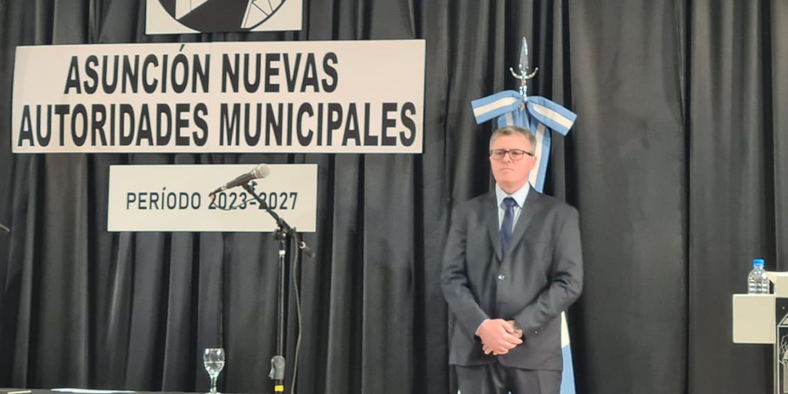 Asumió Claudio Larraza como intendente de Plaza Huincul