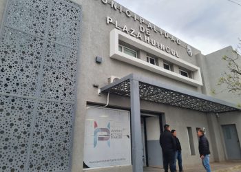 Reabrió la municipalidad de Plaza Huincul y el intendente Suárez dijo que “estaba acordado”