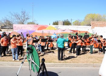 Cutral Co: terminó el mural sustentable y hubo concierto de la Orquesta Juvenil de Cuerdas